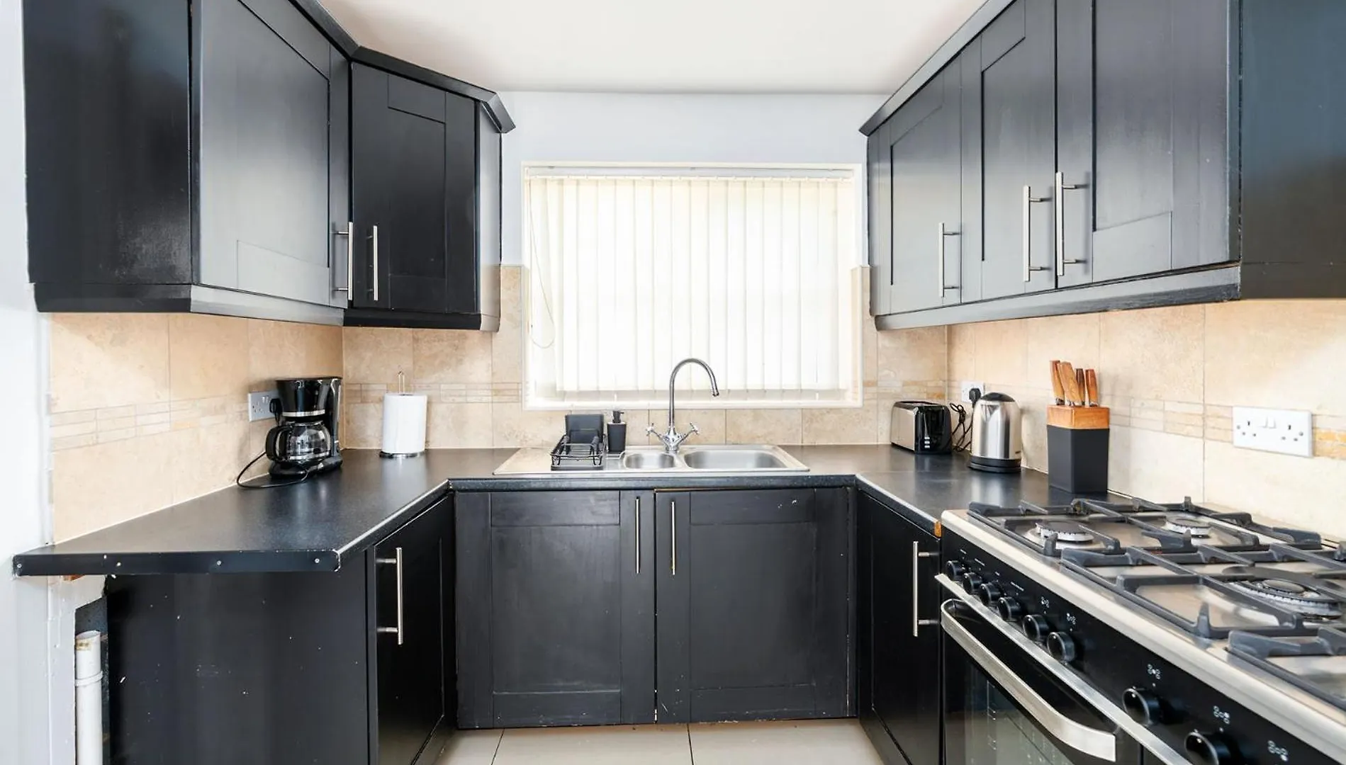 4Bdr House,8 Guests, Contractor Stays , Holiday Home, Free Parking, Reliable Wifi, Worksite And Amenities Nearby! 동커스터 0*,