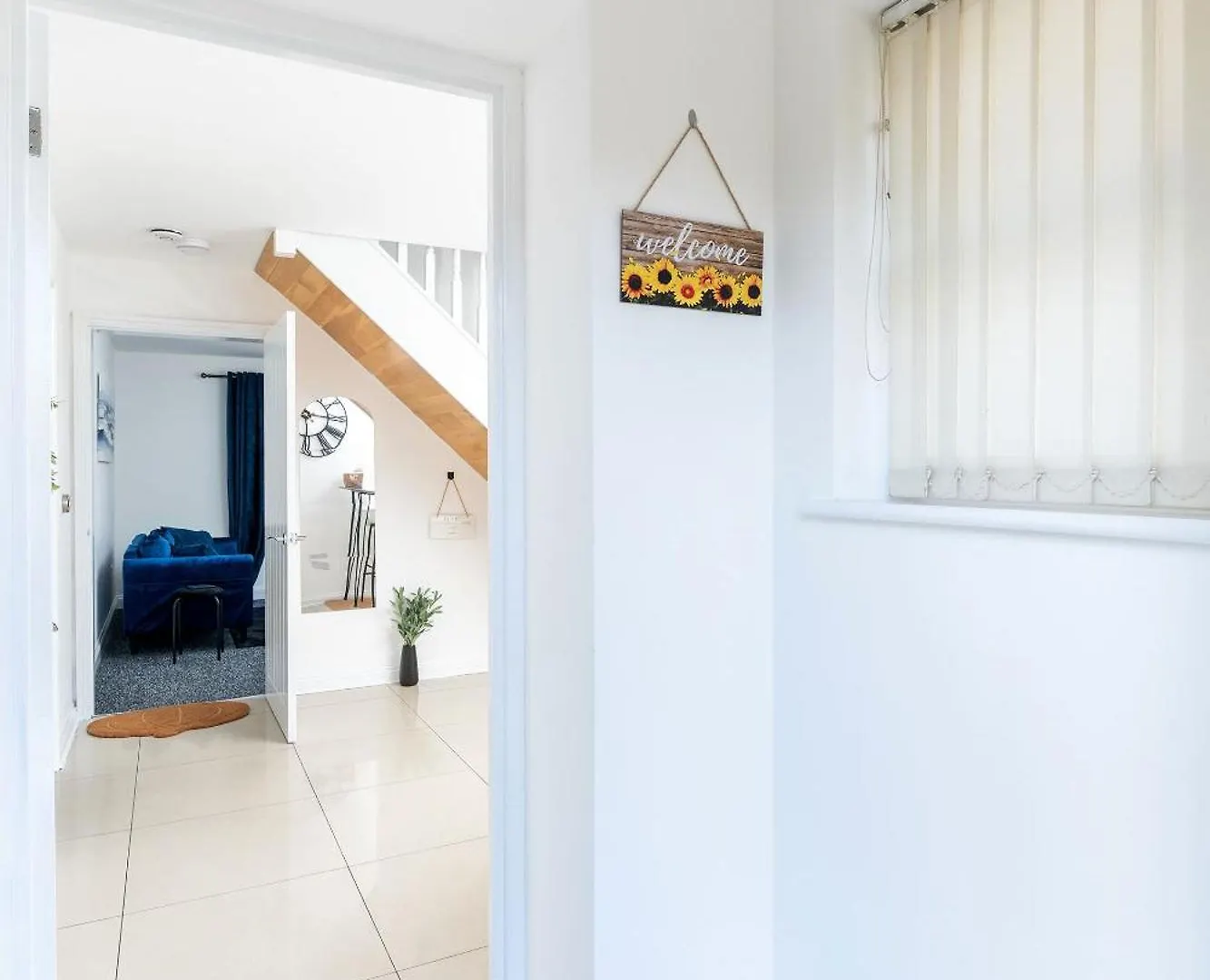 4Bdr House,8 Guests, Contractor Stays , Holiday Home, Free Parking, Reliable Wifi, Worksite And Amenities Nearby! 동커스터