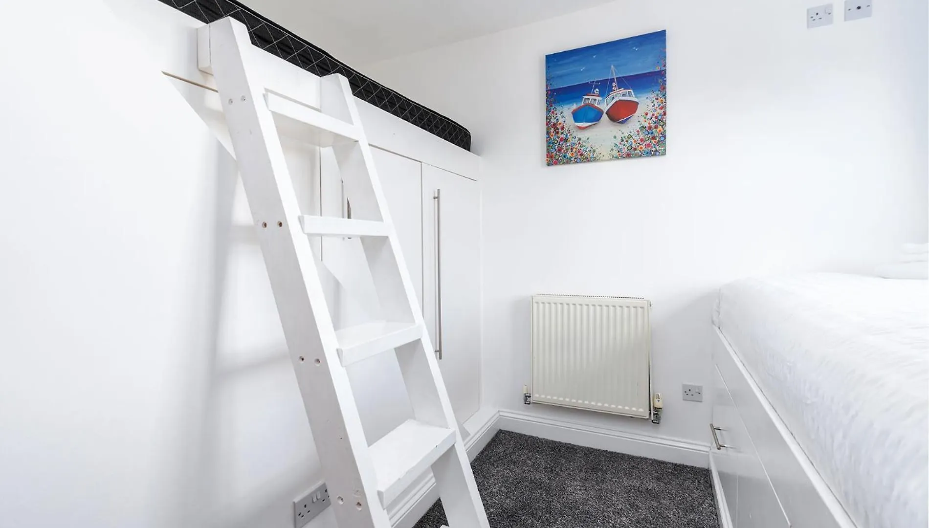 4Bdr House,8 Guests, Contractor Stays , Holiday Home, Free Parking, Reliable Wifi, Worksite And Amenities Nearby! 동커스터