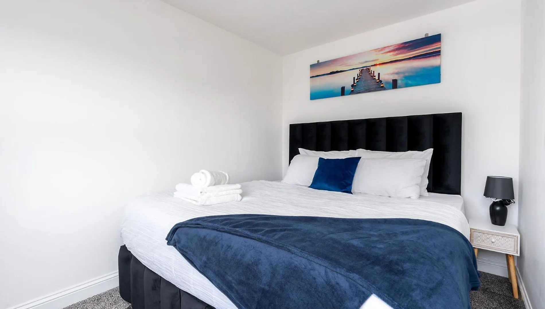 4Bdr House,8 Guests, Contractor Stays , Holiday Home, Free Parking, Reliable Wifi, Worksite And Amenities Nearby! 동커스터