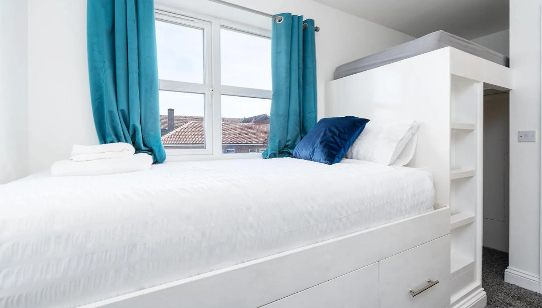 4Bdr House,8 Guests, Contractor Stays , Holiday Home, Free Parking, Reliable Wifi, Worksite And Amenities Nearby! 동커스터